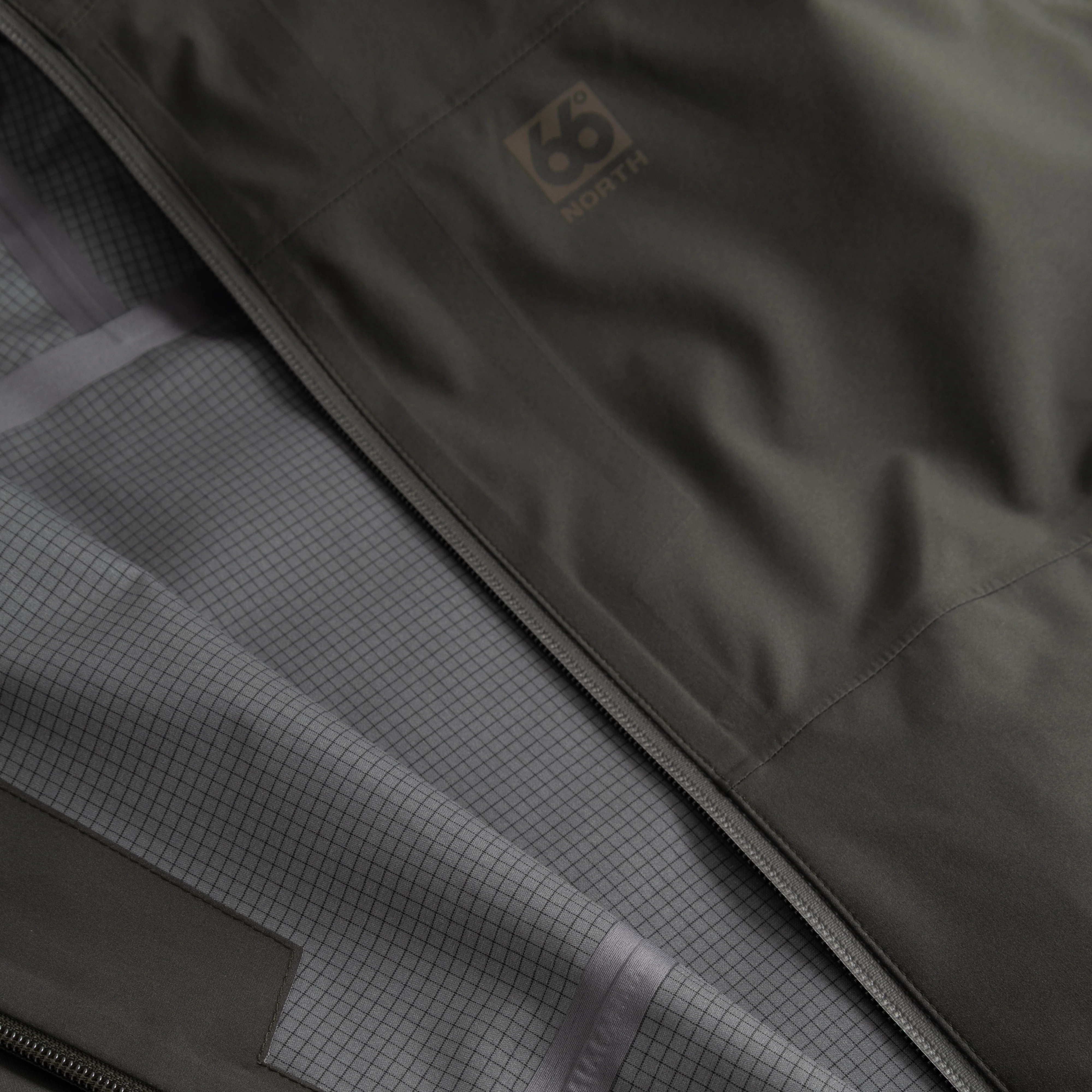 Aðalvík Packable Rain Jacket - Image 7