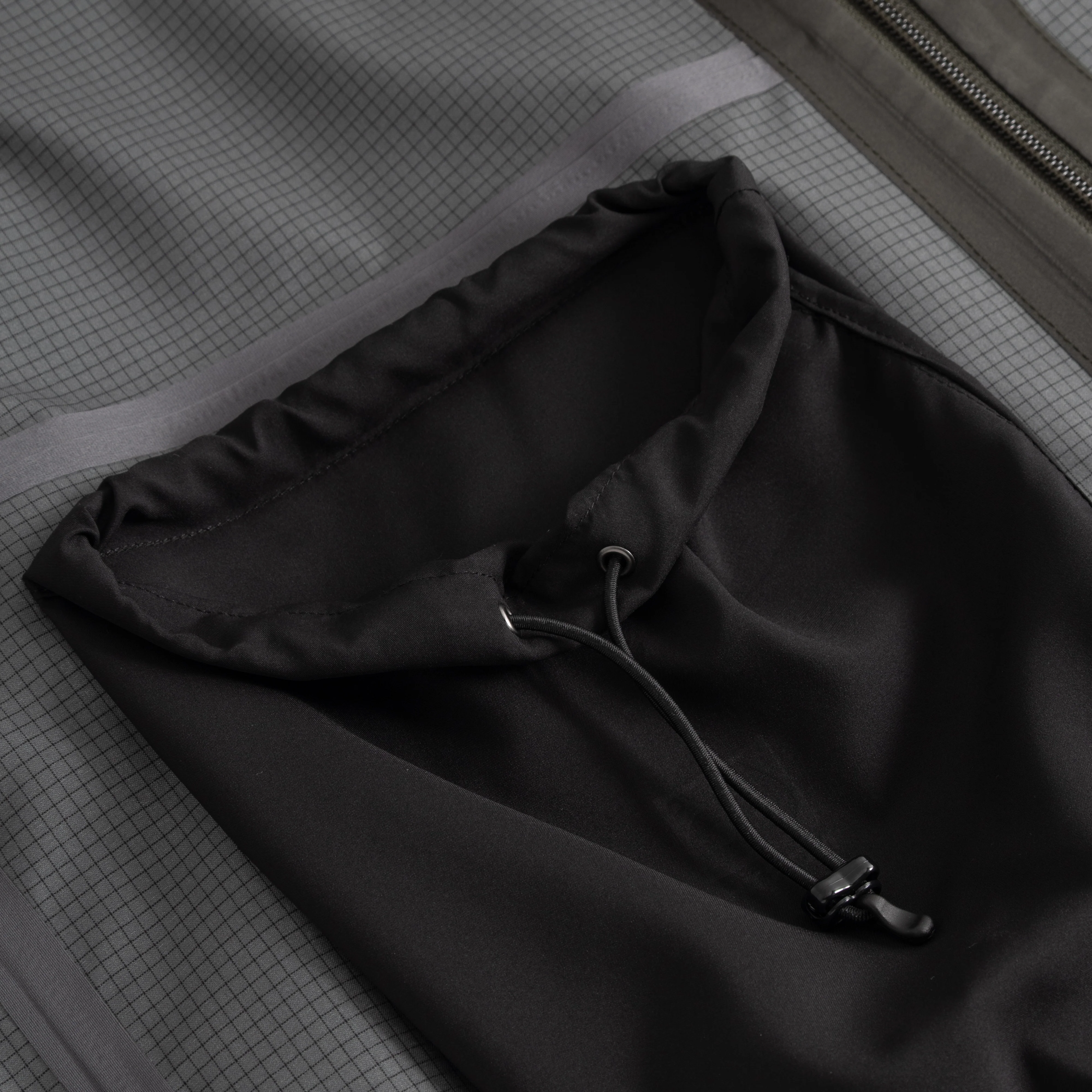 Aðalvík Packable Rain Jacket - Image 8