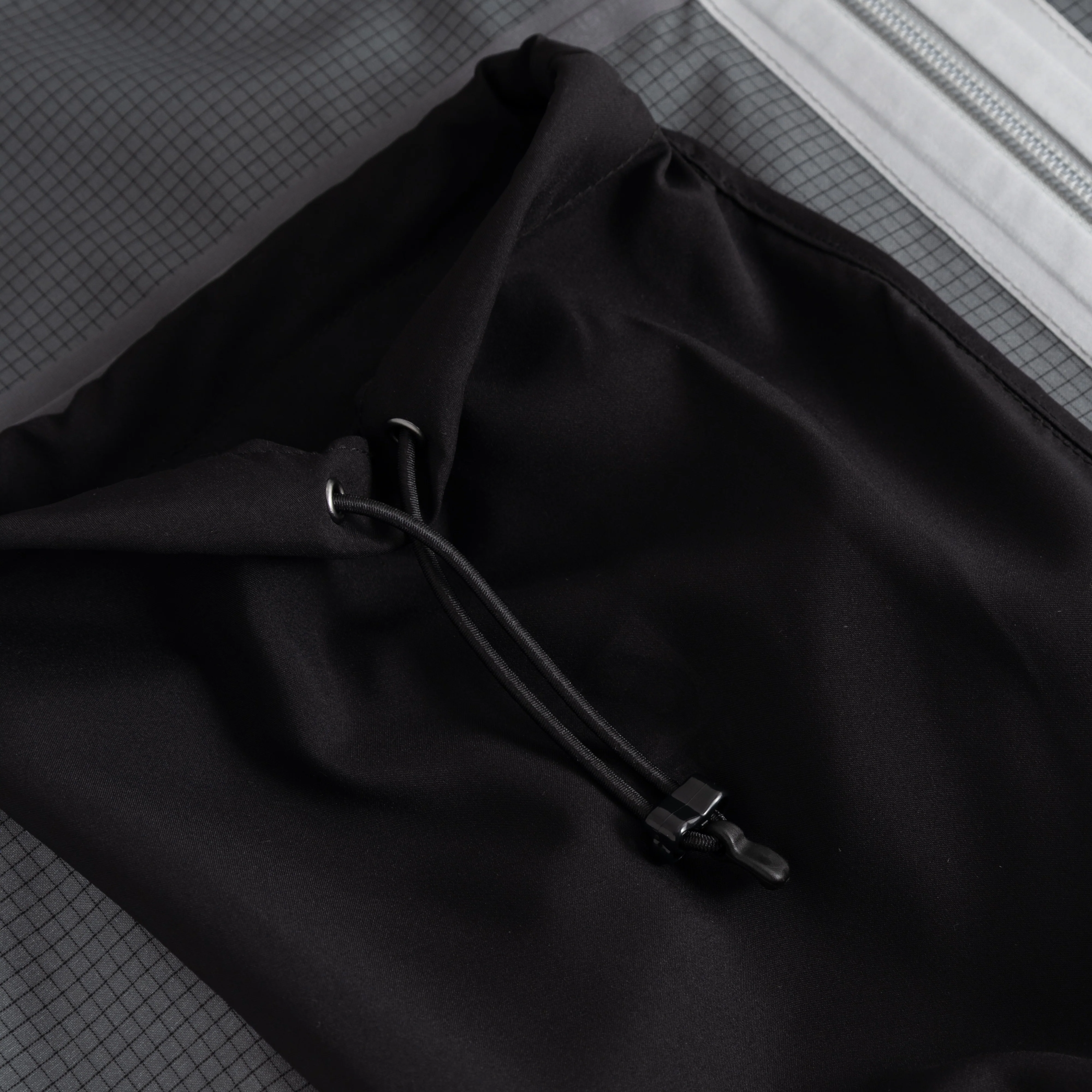 Aðalvík Packable Rain Jacket - Image 8