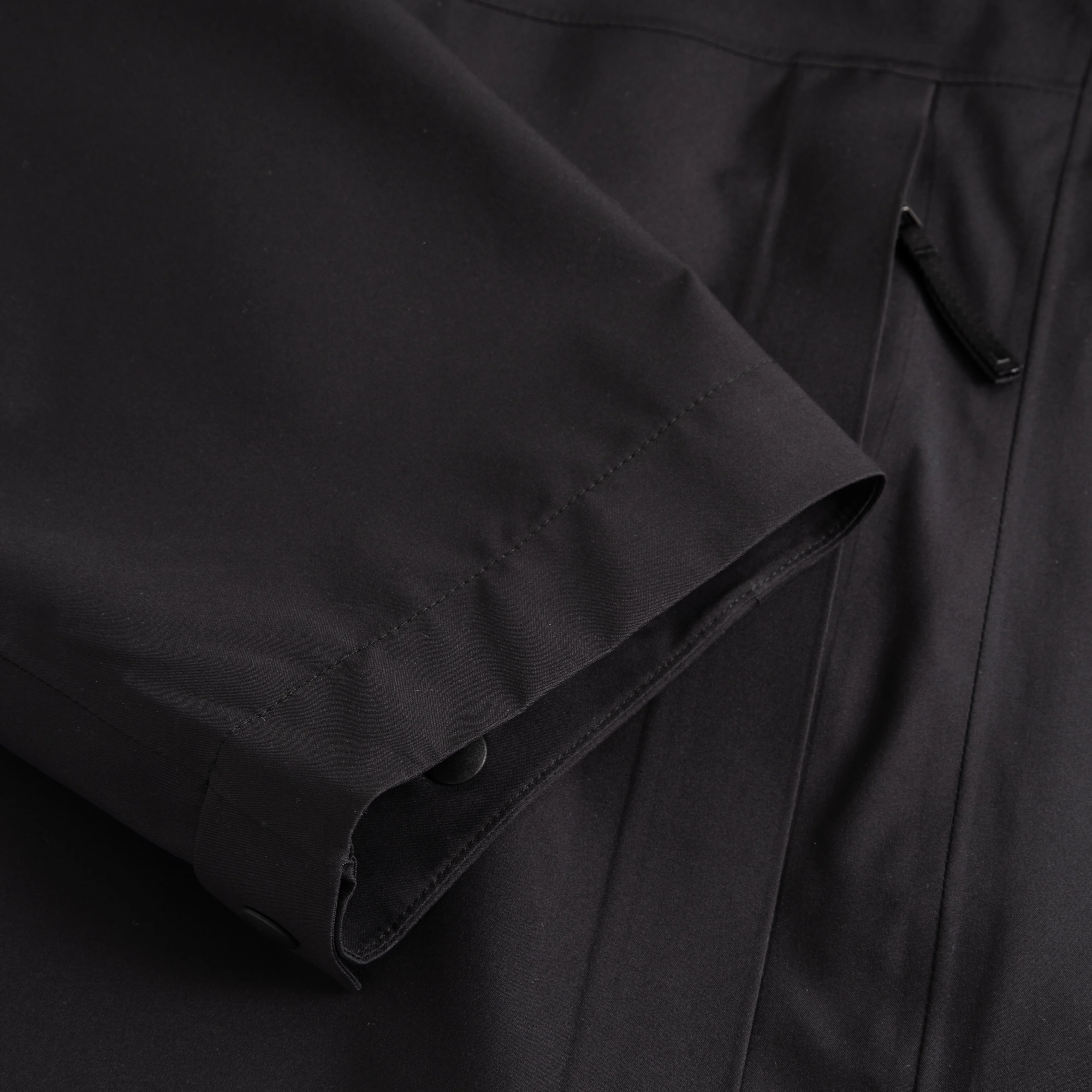 Aðalvík Packable Rain Jacket - Image 6