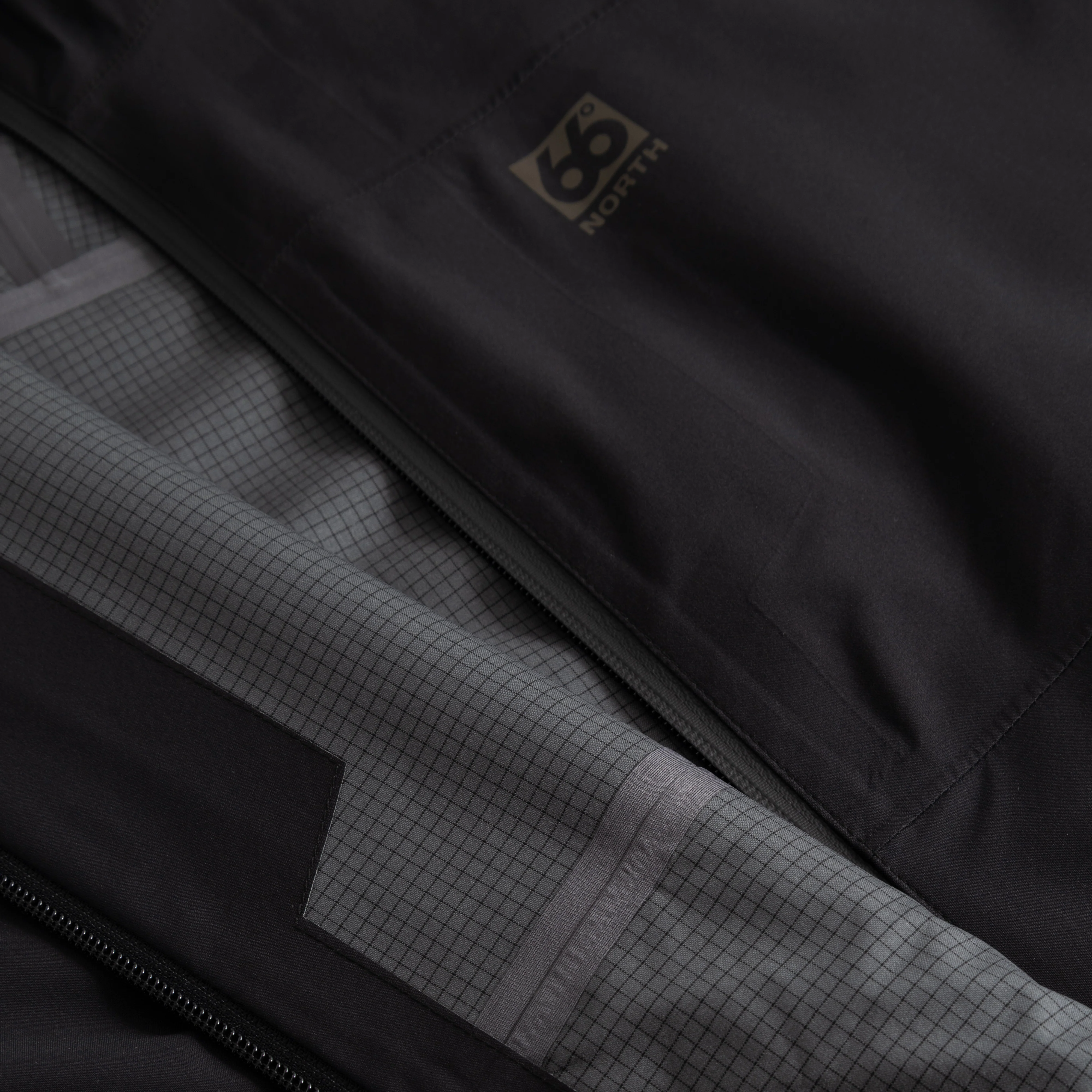 Aðalvík Packable Rain Jacket - Image 7