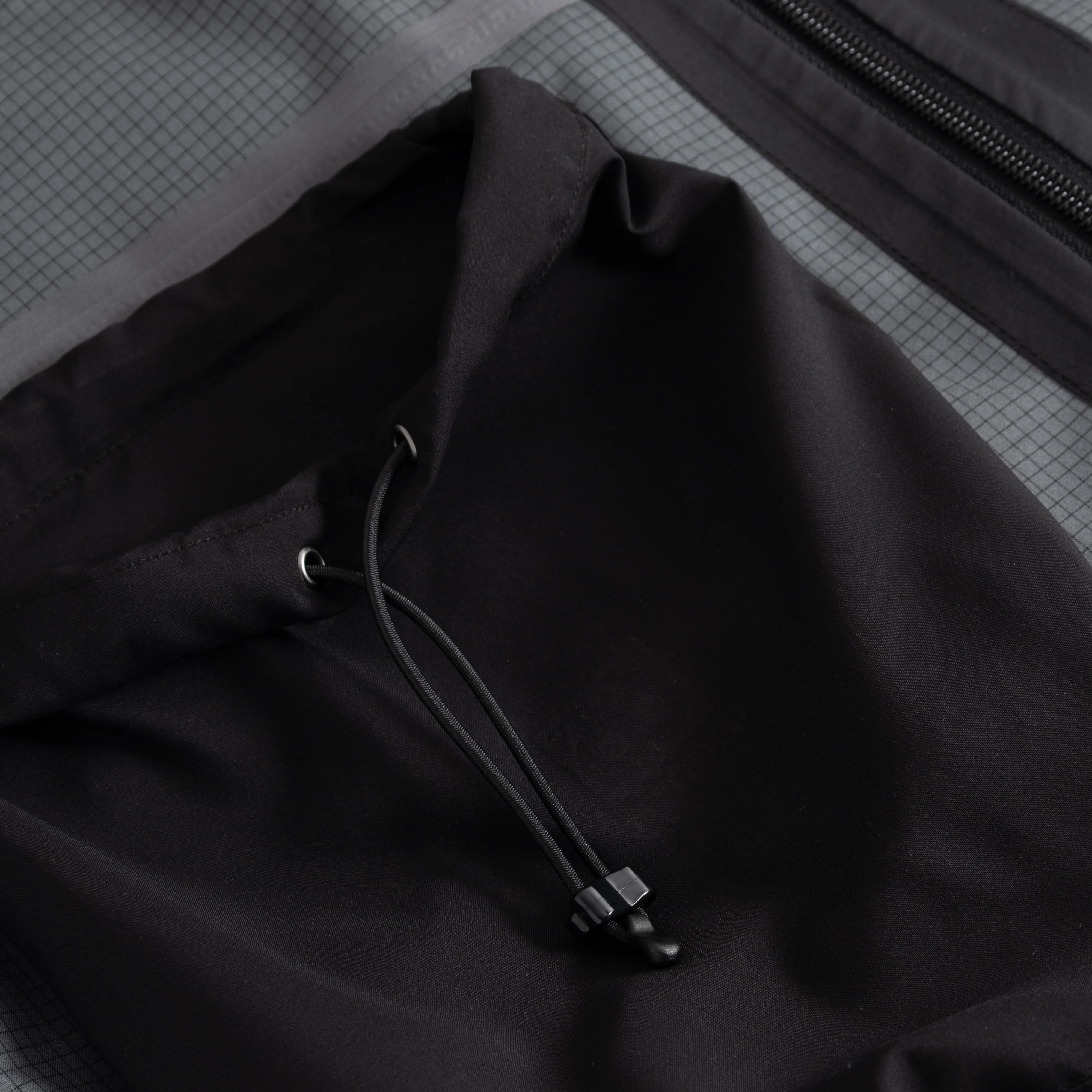Aðalvík Packable Rain Jacket - Image 8