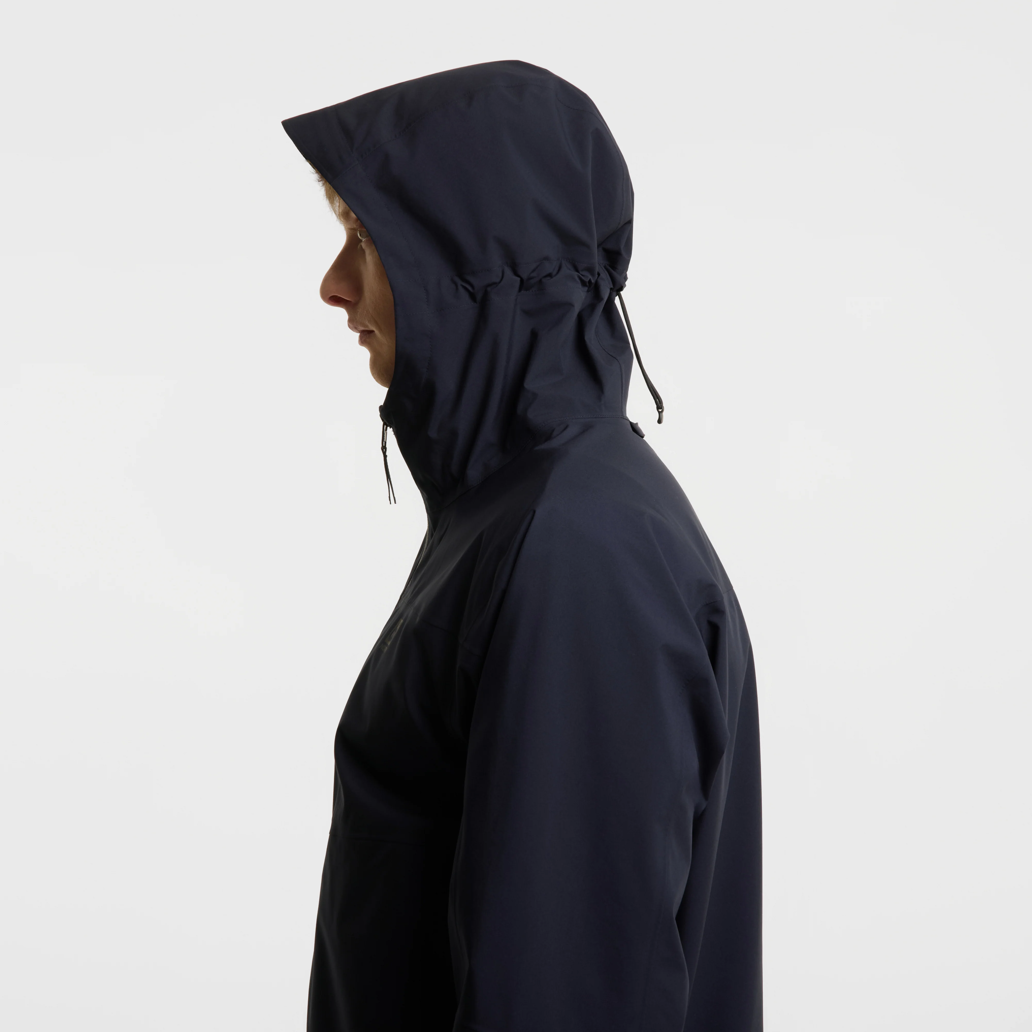 Aðalvík Packable Rain Jacket - Image 10