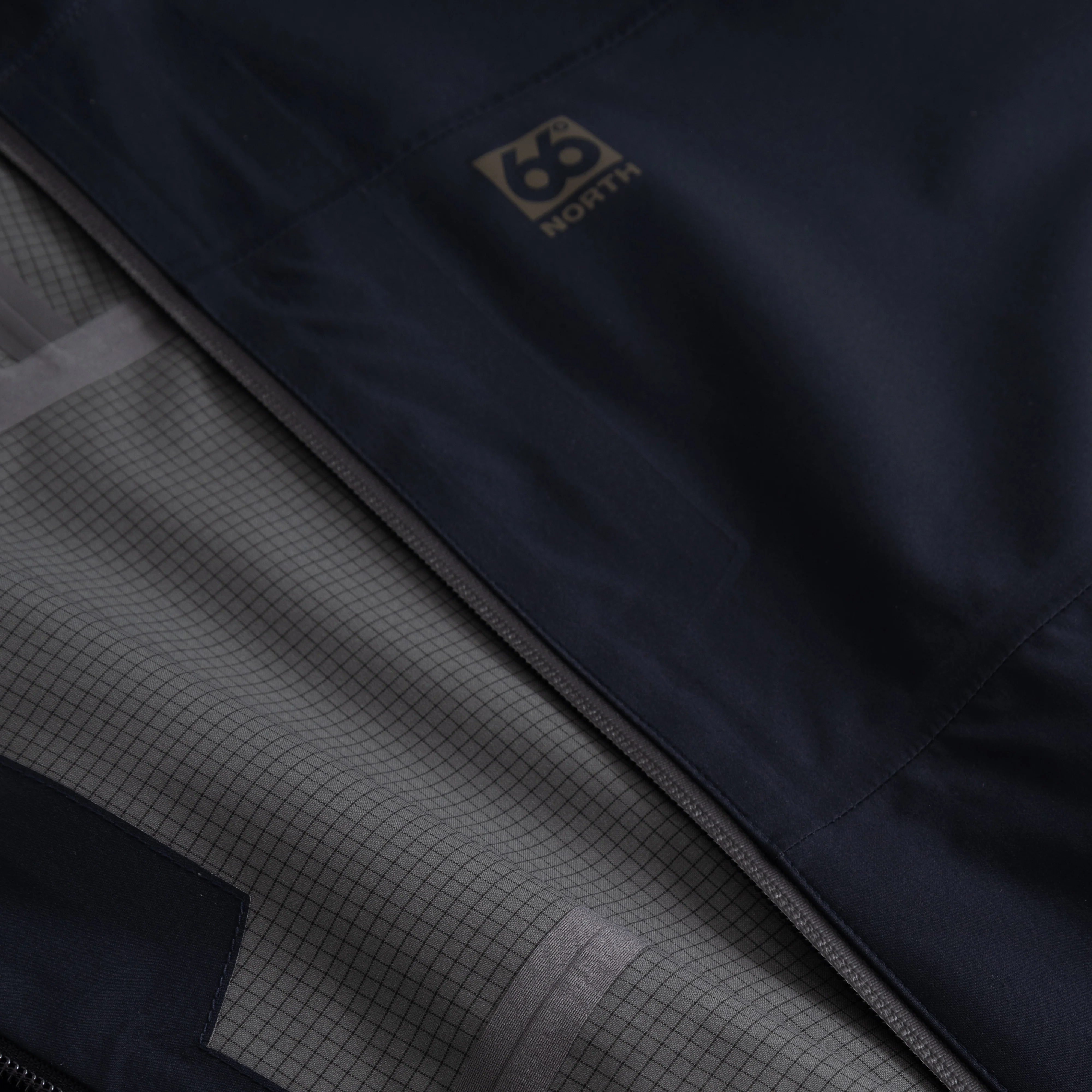 Aðalvík Packable Rain Jacket - Image 7