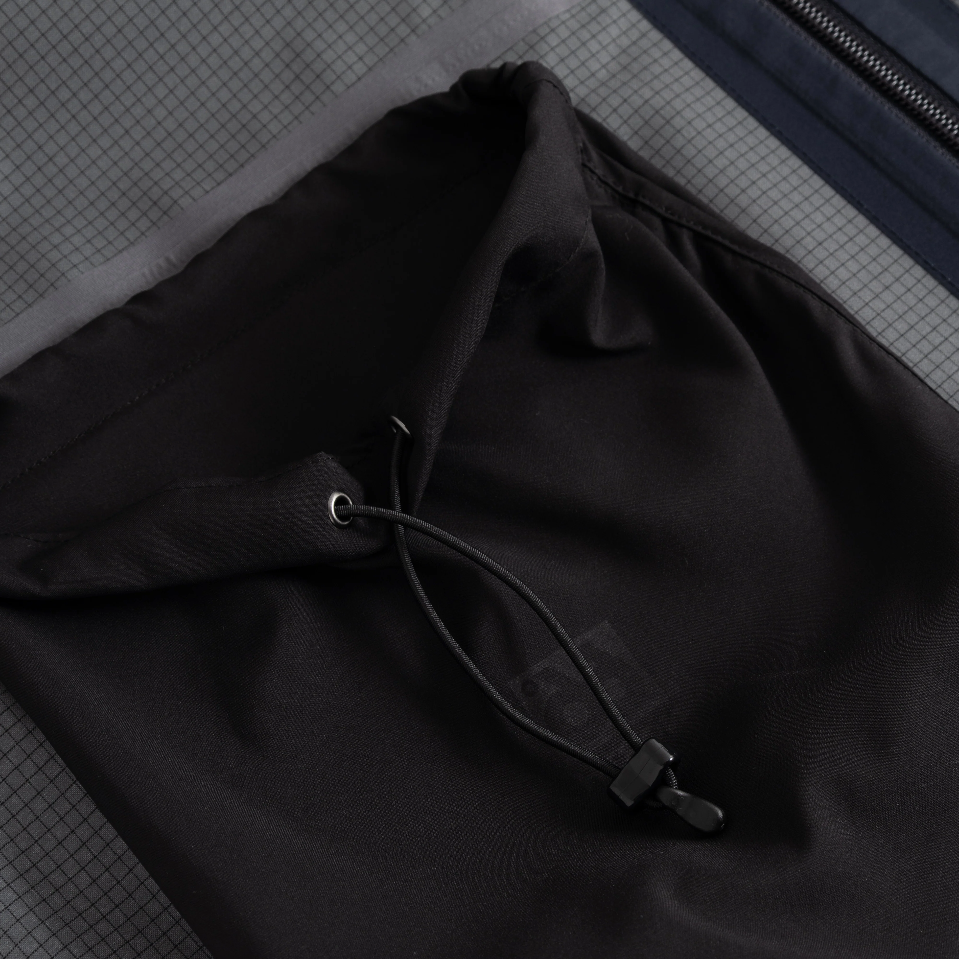 Aðalvík Packable Rain Jacket - Image 8