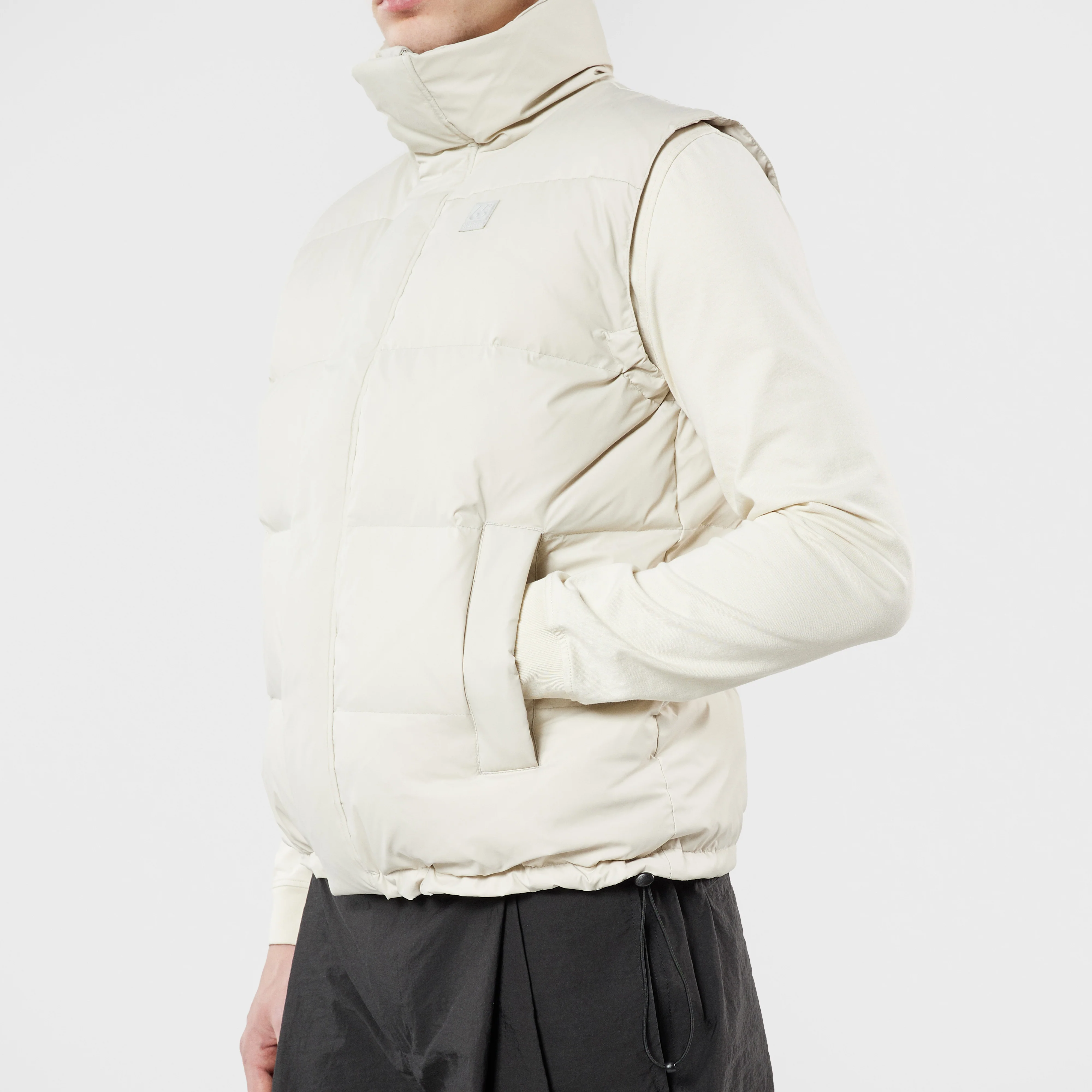 Dyngja Down Vest - Image 5
