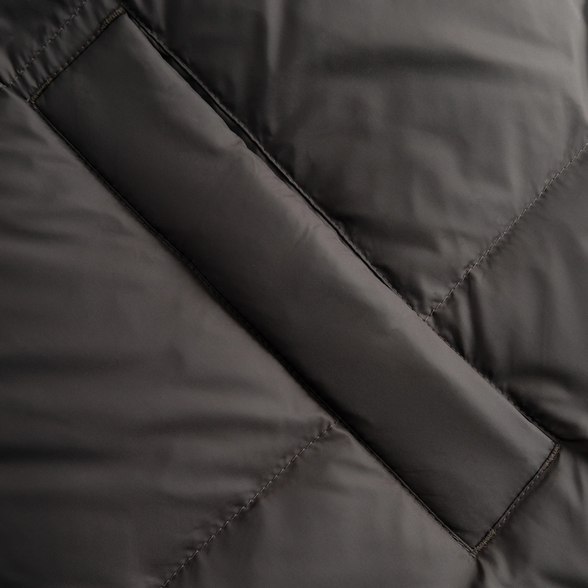 Dyngja Down Vest - Image 7